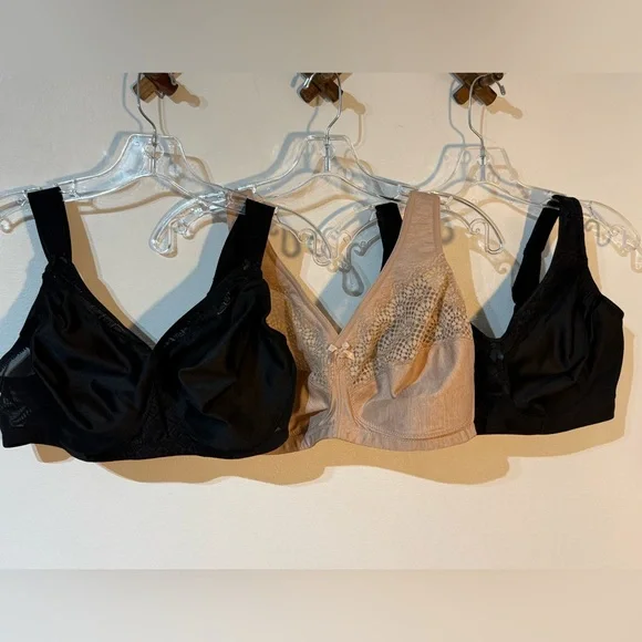 Glamorise Lace Bras - lot of 3 size 40D no underwire 2 black lace and 1 tan bra - Picture 1 of 8